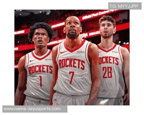 谢泼德与杜兰特击掌庆祝打得可以的默契配合引发全场欢呼 谢泼德与杜兰特击掌庆祝打得可以的默契配合引发全场欢呼