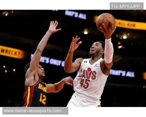 米切尔短暂出战18分钟表现平平贡献7分1板2助2断展现潜力