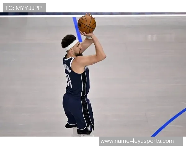 克莱上半场表现出色三分命中率高助球队稳住局势