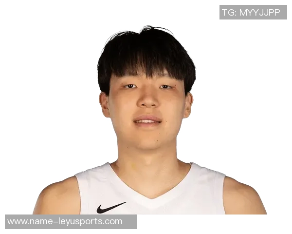 杨瀚森训练中展现神奇三分球网友称其进步显著不应被忽视